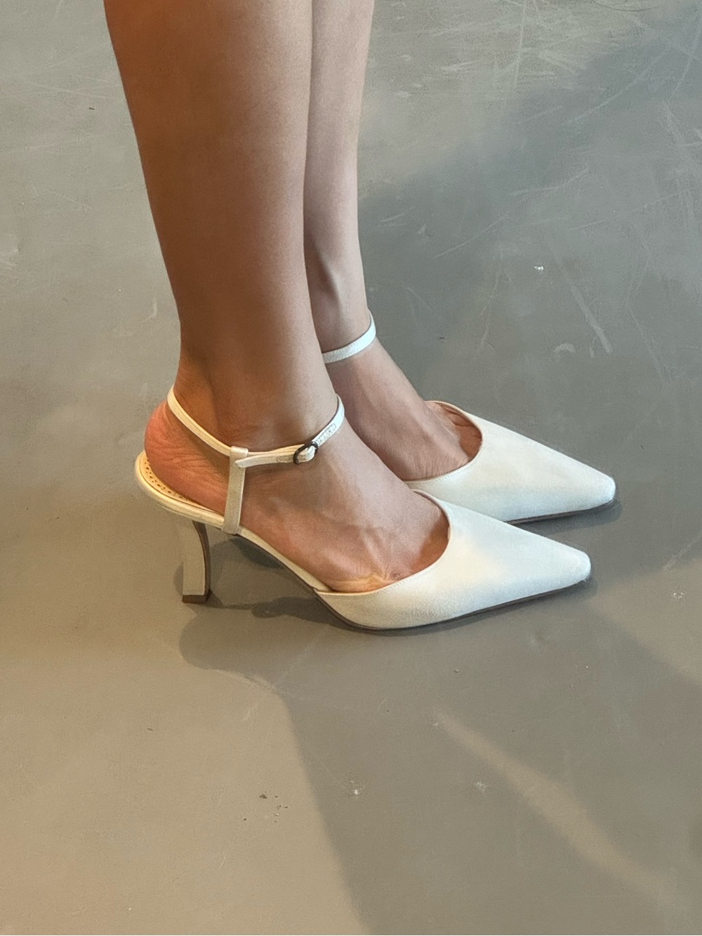 Manolo Blahnik Ivory Satin Heels (Size 37 1/2) - Picture 11 of 15